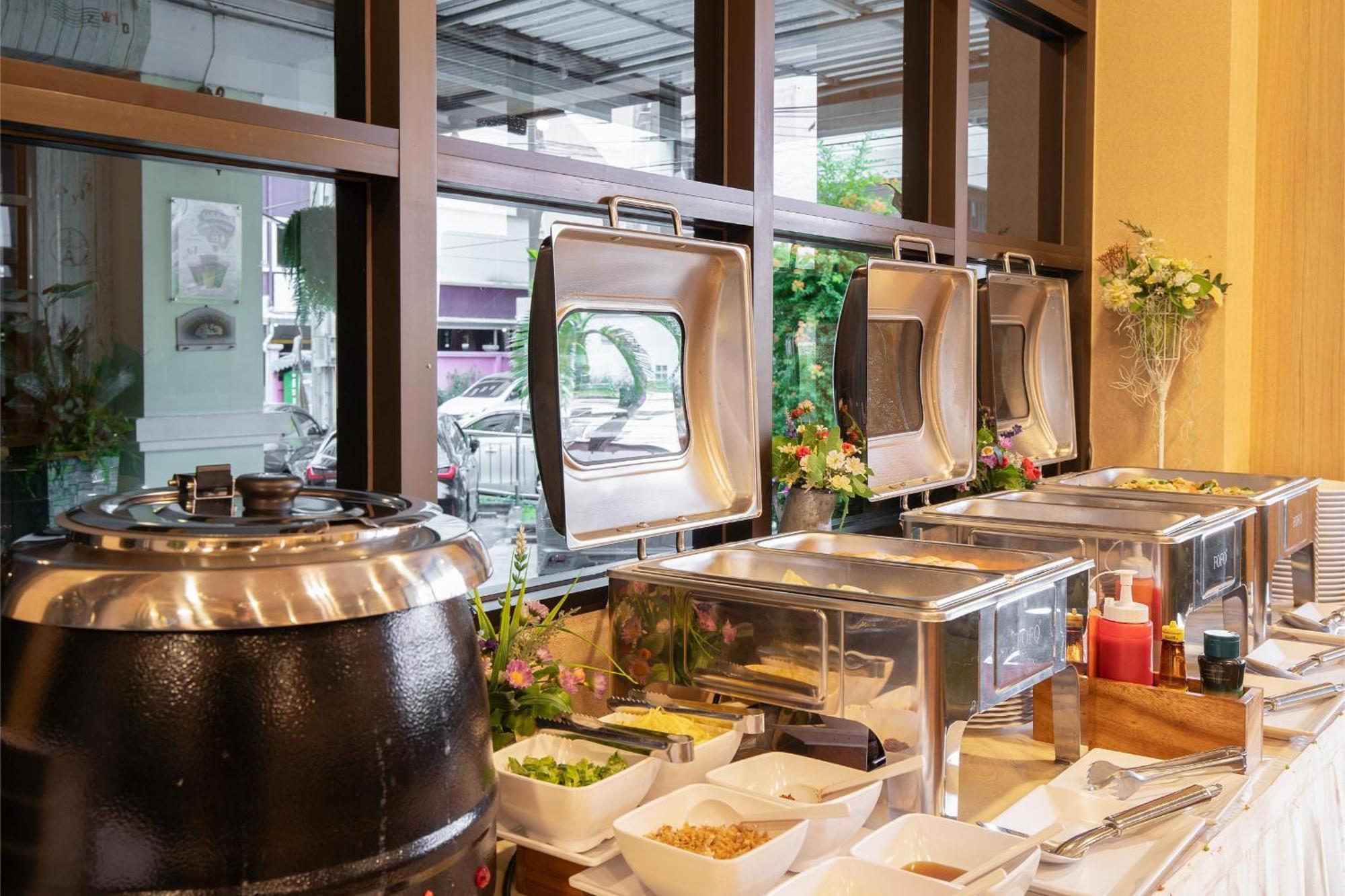 P-Park Hotel Bangkok Exteriör bild